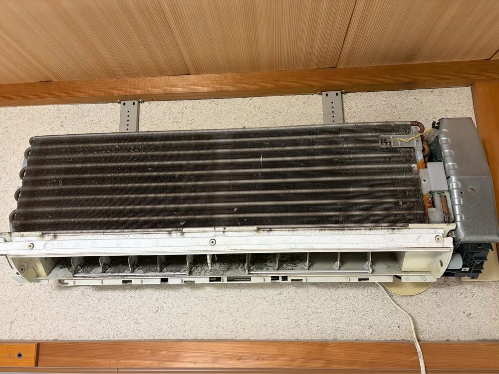 エアコン内部2（施工前）の施工事例